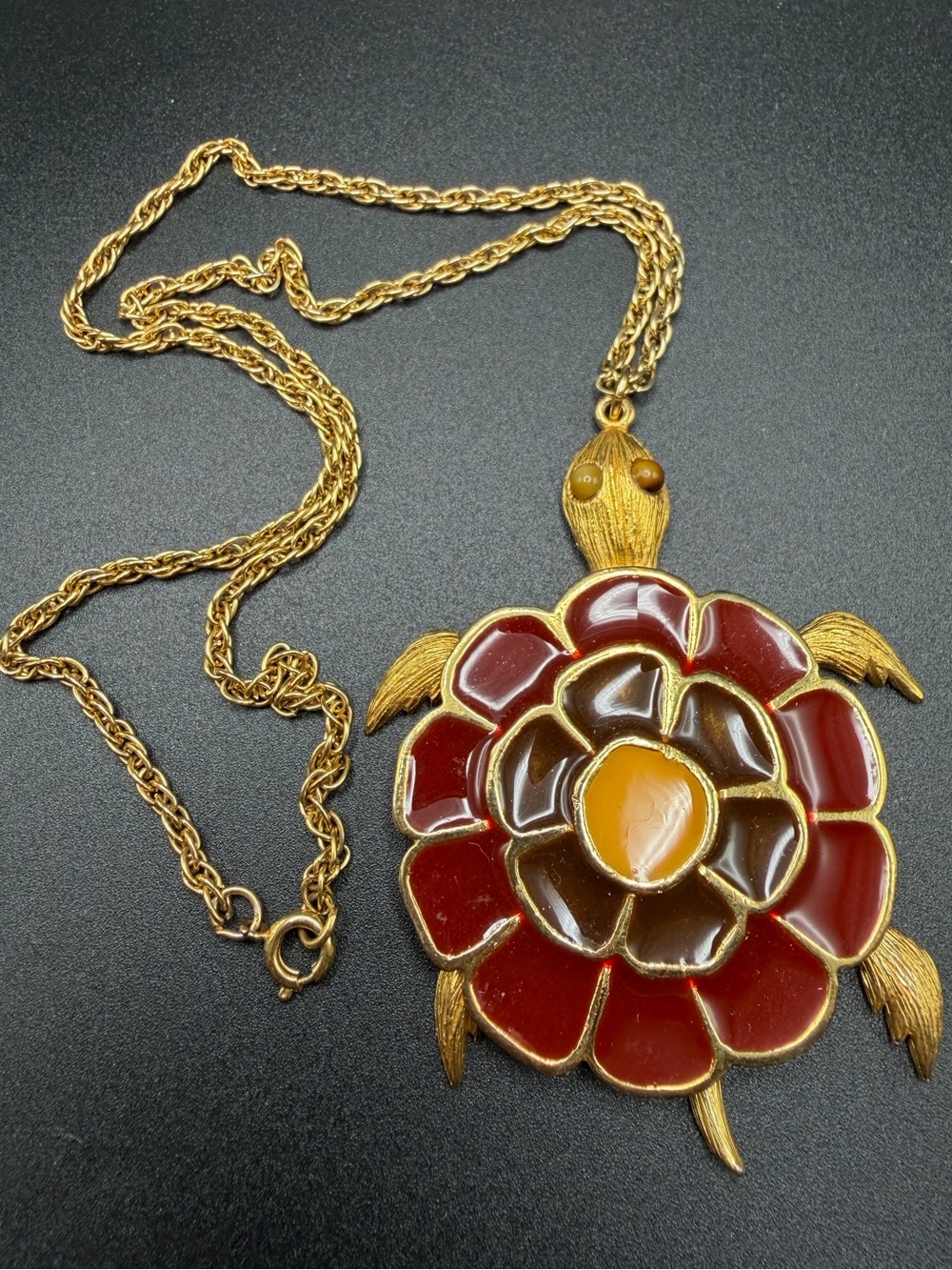 Vintage Red Enamel Gold Tone Metal Turtle Pendant Necklace #F029 articulating